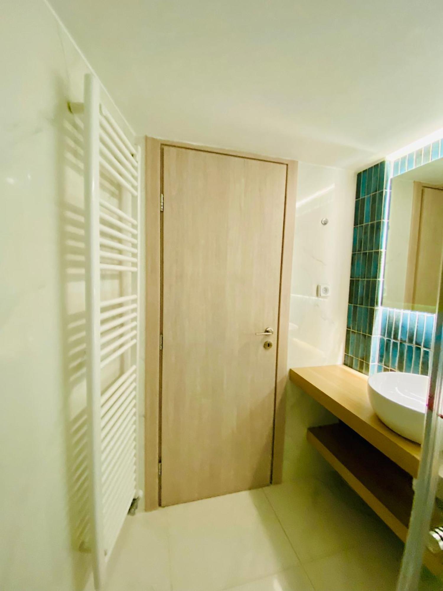 Antinoros Inn, Stylish Apartment,3' To Metro Athen Exterior foto